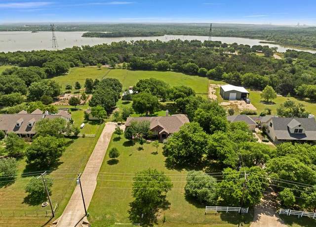 Property at 821 Seeton Rd, Mansfield, TX 76063, 4 beds, 2.5 baths