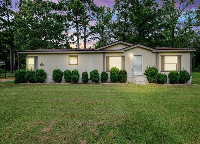 Property at 2022 Luke Ln, Benton, LA 71006, 3 beds, 2 baths