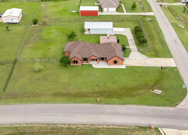 Property at 1700 N County Rd, Fort Worth, TX 76179, 3 beds, 2 baths