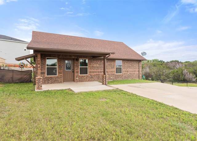 Property at 2404 Fox Ct, Granbury, TX 76048, 2 beds, 1 bath