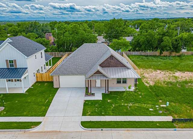 Property at 2208 Salina Cir, Granbury, TX 76048, 3 beds, 2 baths