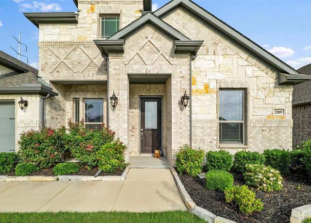 Property at 2109 Liriope Ln, Waxahachie, TX 75165, 4 beds, 2 baths