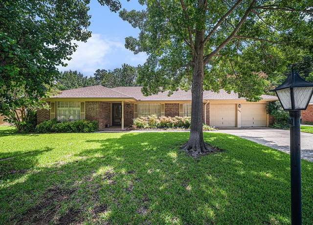 Property at 8921 Sirocka Dr, Benbrook, TX 76116, 3 beds, 2 baths