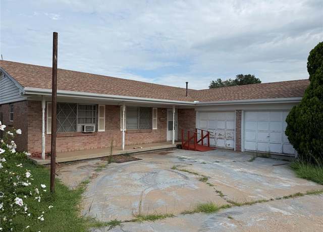 Property at 2109 Lynn St, Pampa, TX 79065, 3 beds, 2 baths