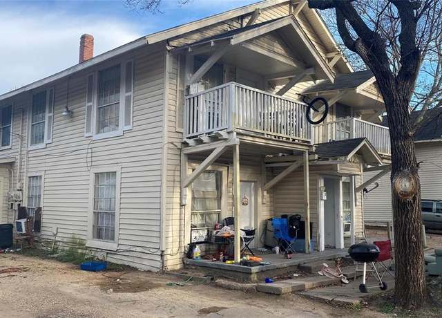 Property at 802 N Sherman St, Ennis, TX 75119, 5 beds, 4 baths