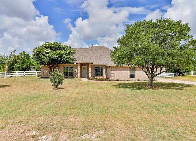 Property at 13725 Hickory Creek Dr, Haslet, TX 76052, 4 beds, 2.5 baths