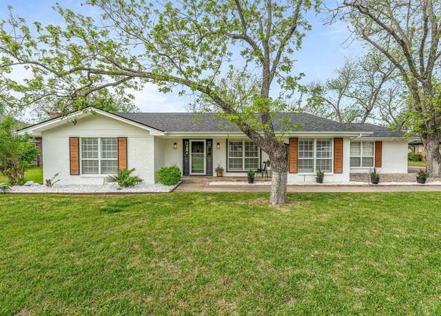 Property at 5213 Wedgefield Rd, Granbury, TX 76049, 3 beds, 3 baths