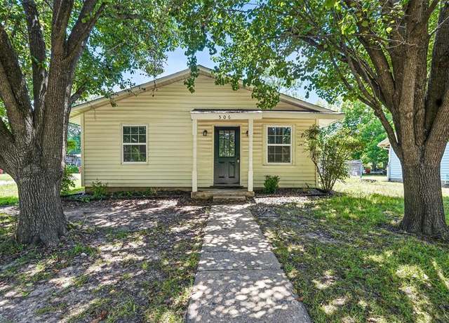 Property at 506 E 15th St, Bonham, TX 75418, 3 beds, 1 bath