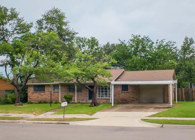 Property at 1418 Royal Dr, Kaufman, TX 75142, 4 beds, 2 baths