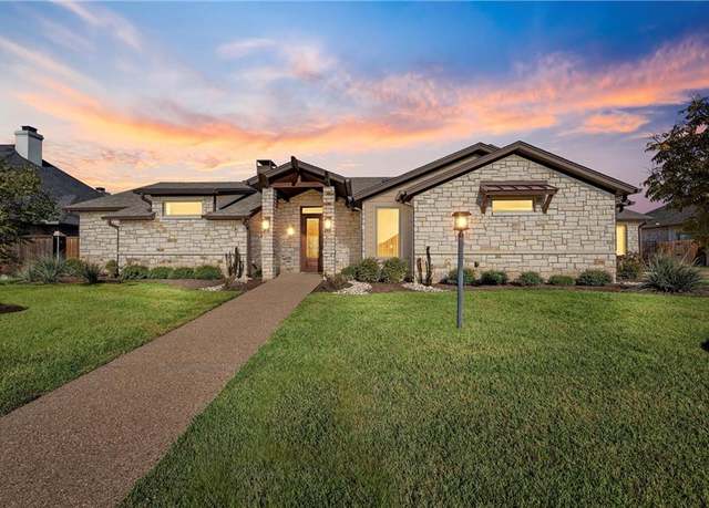 Property at 313 Stone Manor Dr, Mcgregor, TX 76657, 4 beds, 3 baths