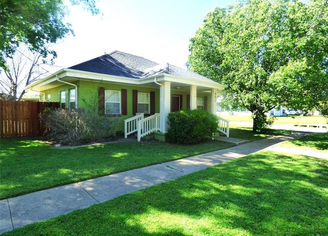 Property at 501 S Daugherty Ave, Eastland, TX 76448, 3 beds, 3 baths