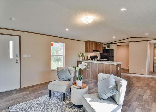 Property at 401 Blue Jay Ct, Granbury, TX 76049, 3 beds, 2 baths