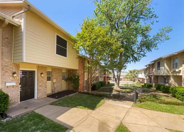 Property at 1985 Shorewood Dr, Grapevine, TX 76051, 3 beds, 2.5 baths