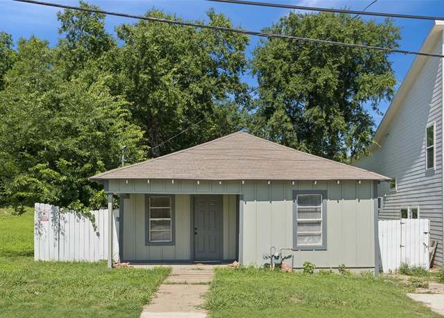 Property at 607 S Moore St, Dallas, TX 75203, 2 beds, 1 bath