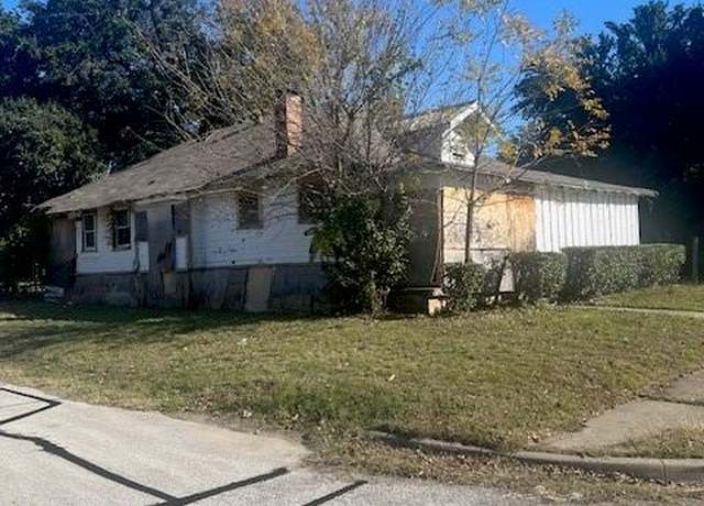 Property at 3500 S Harwood St, Dallas, TX 75215, 3 beds, 2 baths