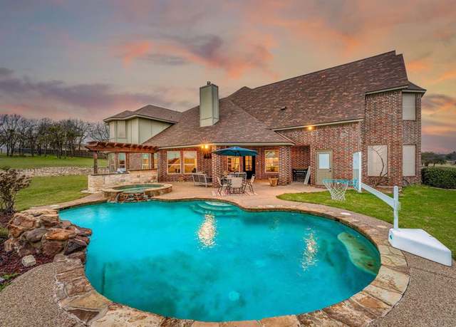 Property at 2710 Bob White Dr, Granbury, TX 76049, 5 beds, 5 baths