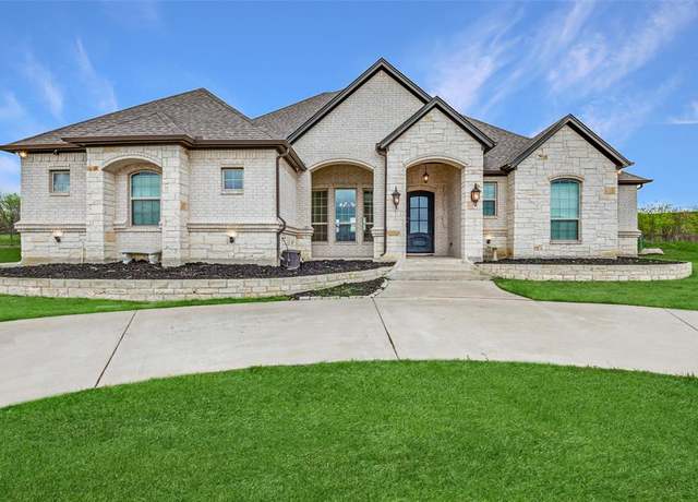 Property at 1208 Tulip Ct, Grand Prairie, TX 75104, 4 beds, 3.5 baths