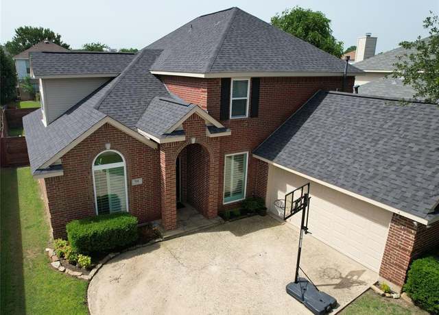 Property at 708 W Lonesome Dove Trl, Arlington, TX 76001, 4 beds, 3 baths