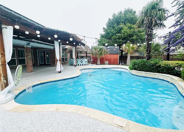 Property at 209 Nocona Dr, Waxahachie, TX 75165, 5 beds, 3.5 baths
