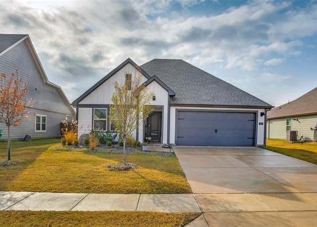 Property at 811 Primrose Ln, Pilot Point, TX 76258, 4 beds, 2 baths