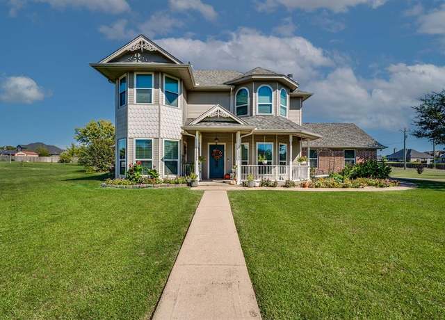 Property at 490 Black Champ Rd, Waxahachie, TX 75167, 3 beds, 2.5 baths