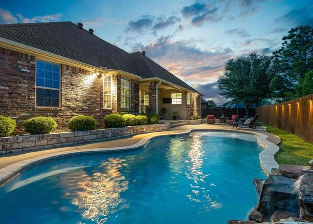 Property at 1027 Addison Ave, Pottsboro, TX 75076, 4 beds, 2.5 baths