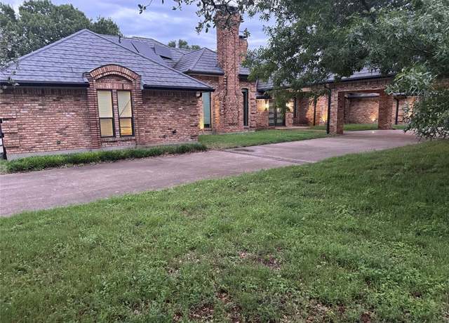 Property at 1016 Frost Hollow Dr, Desoto, TX 75115, 4 beds, 3 baths