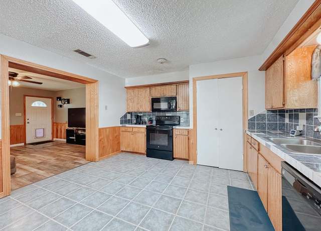 Property at 462 Anderson Ln, Fairfield, TX 75840, 3 beds, 2 baths