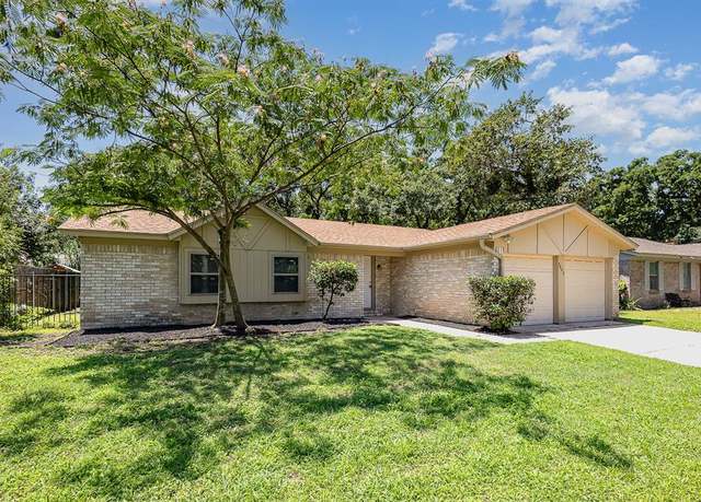 Property at 5602 Woodhollow Dr, Arlington, TX 76016, 3 beds, 2 baths