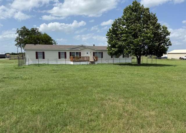 Property at 4040 Dillard Ct, Joshua, TX 76058, 4 beds, 2.5 baths