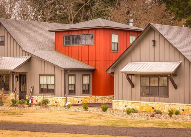 Property at 555 Hunt, Gladewater, TX 75647, 4 beds, 2.5 baths