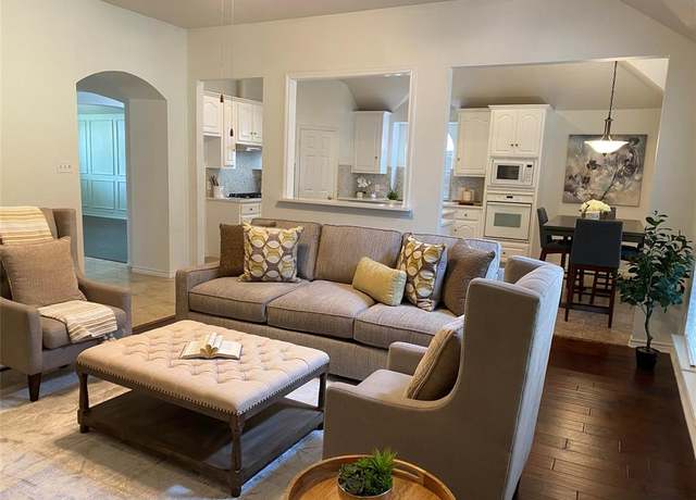Property at 9421 Vista Cir, Irving, TX 75063, 4 beds, 2 baths