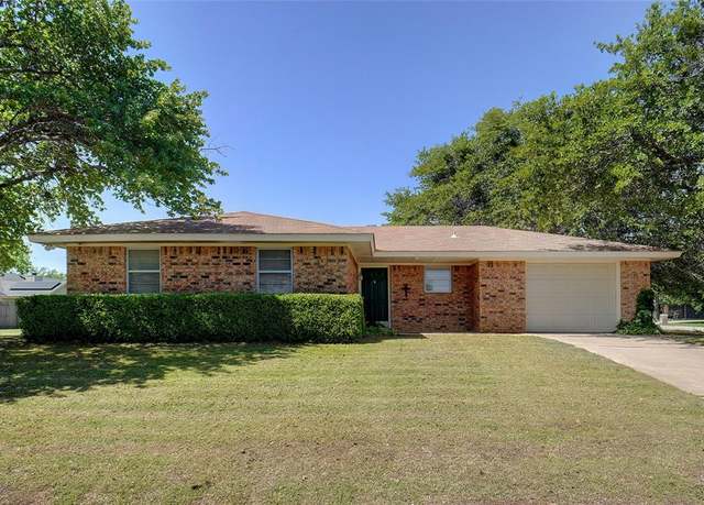 Property at 1508 Raborn Dr, Bowie, TX 76230, 3 beds, 1.5 baths