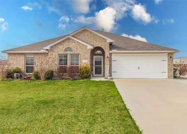 Property at 124 Brook Ln, Decatur, TX 76234, 4 beds, 2 baths