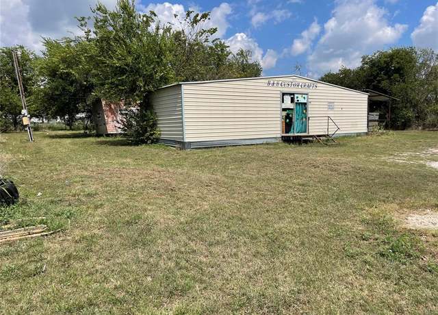 Property at 590 W Sheridan St, Dublin, TX 76446