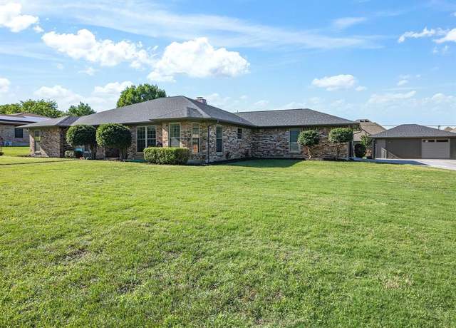 Property at 400 Brookview Dr, Decatur, TX 76234, 3 beds, 2 baths