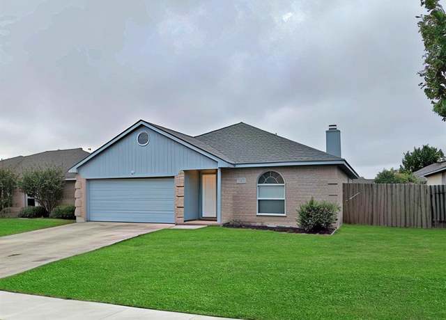 Property at 941 Carlin Ln, Burleson, TX 76028, 3 beds, 2 baths