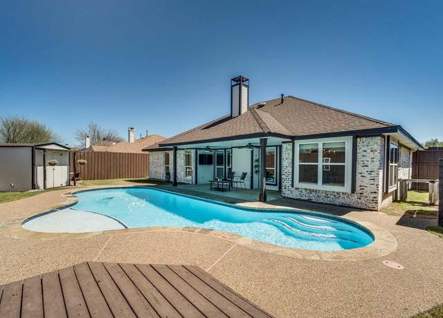 Property at 305 Modene Ave, Waxahachie, TX 75165, 3 beds, 2 baths