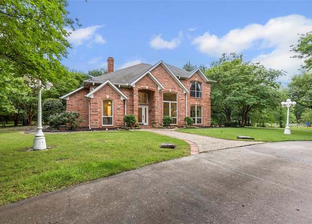 Property at 111 Oak Ln, Commerce, TX 75428, 5 beds, 3 baths