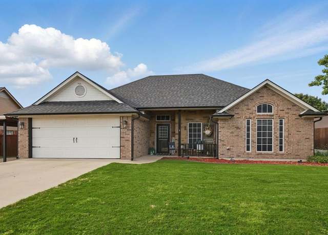 Property at 104 Radecke Rd, Krum, TX 76249, 3 beds, 2 baths