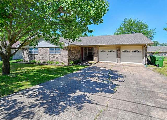Property at 928 Maple St, Howe, TX 75459, 4 beds, 2 baths