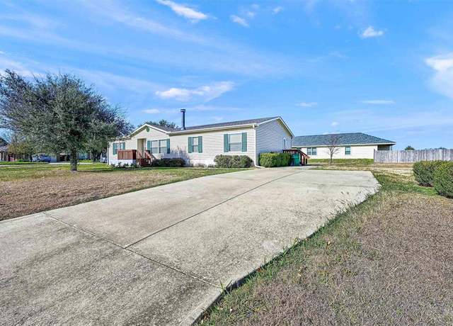 Property at 115 Candlewood Cir, Gainesville, TX 76240, 4 beds, 2 baths