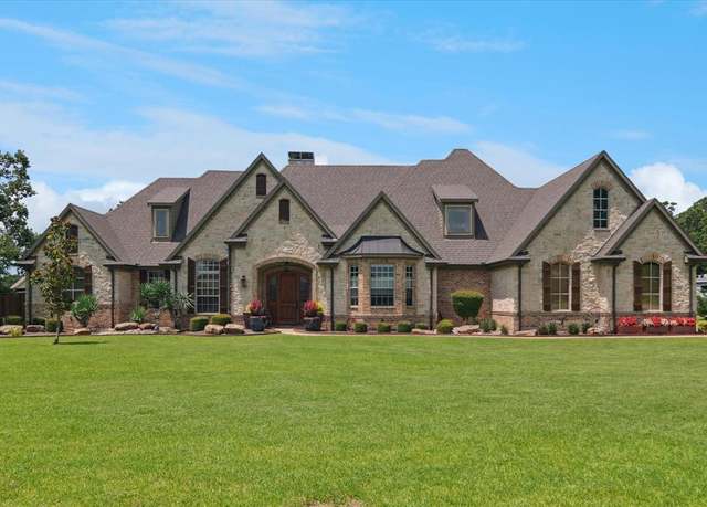 Property at 1022 S Bend Dr, Kaufman, TX 75142, 3 beds, 3.5 baths