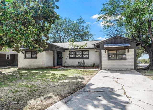Property at 108 Hilltop Dr, Grandview, TX 76050, 3 beds, 2 baths
