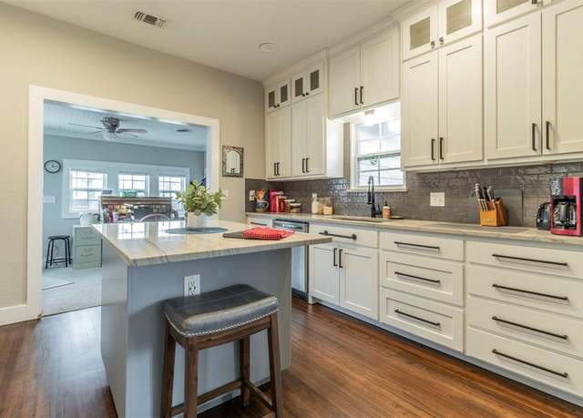 Property at 700 Elm St, Sanger, TX 76266, 2 beds, 1.5 baths