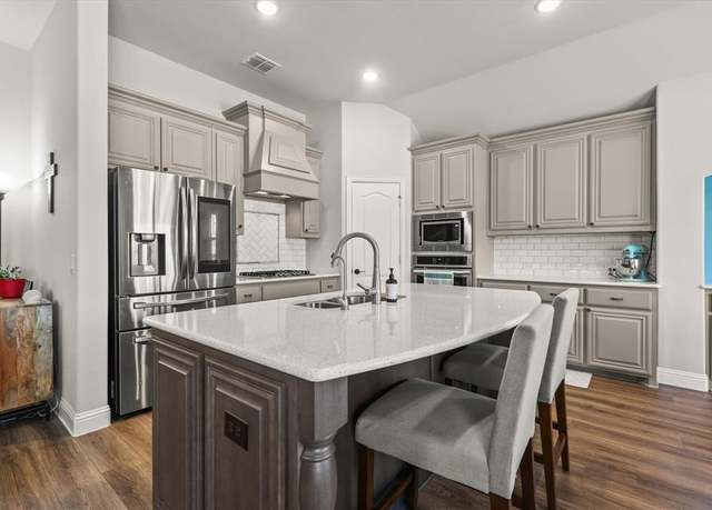 Property at 222 Oakcrest Dr, Justin, TX 76247, 4 beds, 3 baths