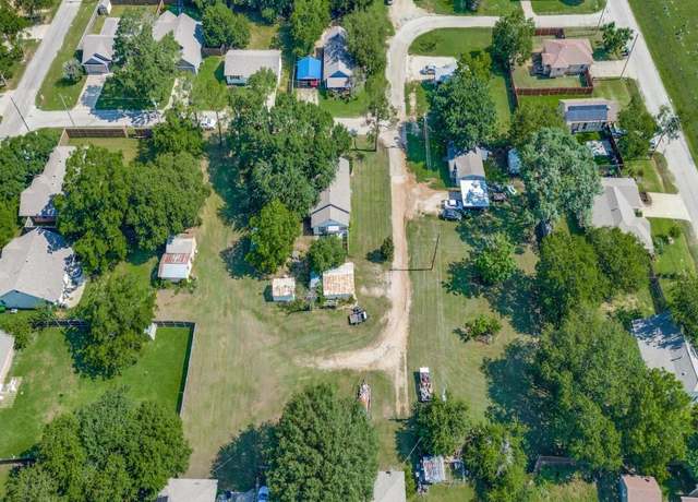 Property at 219 E Evans St, Pilot Point, TX 76258, 1 bath
