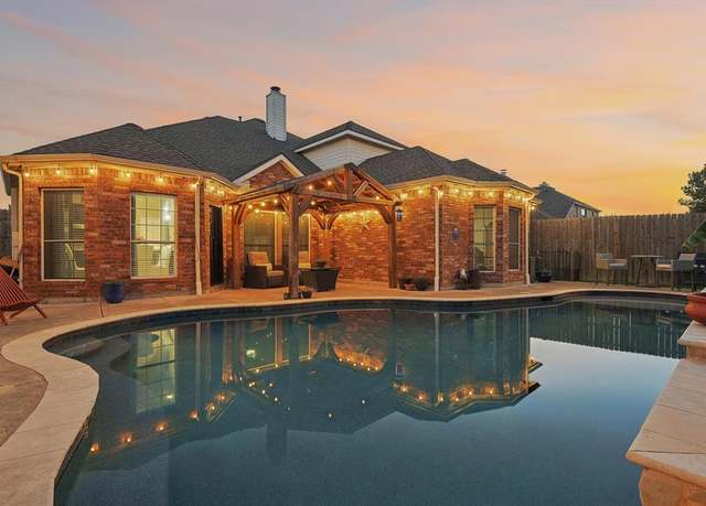 Property at 5217 Begonia Ct, Fort Worth, TX 76244, 5 beds, 2.5 baths