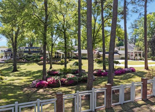 Property at 7111 E Ridge Dr, Shreveport, LA 71106, 4 beds, 4 baths