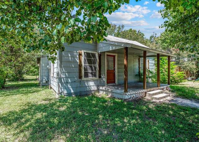 Property at 1000 N Clinton St, Stephenville, TX 76401, 3 beds, 1 bath
